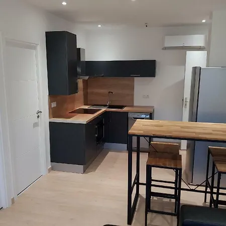 In French Riviera * Μεντόν