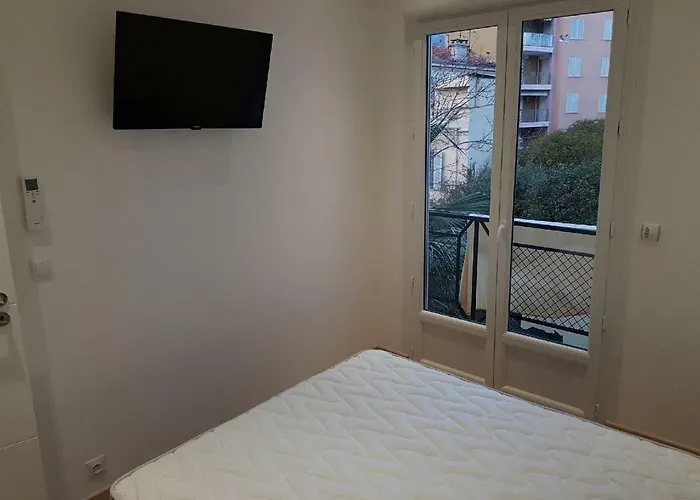 In French Riviera * Мантон