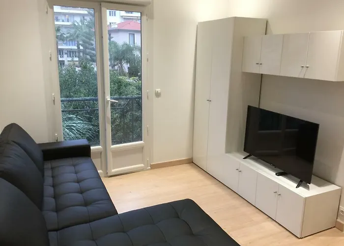 In French Riviera Апартаменти Мантон